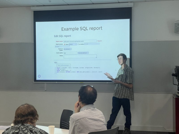 Alex Buckley presenting about the Koha reports module at the AUT-hosted user group in Tāmaki Makaurau Auckland.